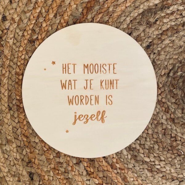 Houten muurcirkel - Het mooiste wat je kunt worden is jezelf - Afbeelding 3