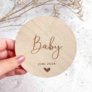 Alternative view of Baby juni 2026 - houten cirkel