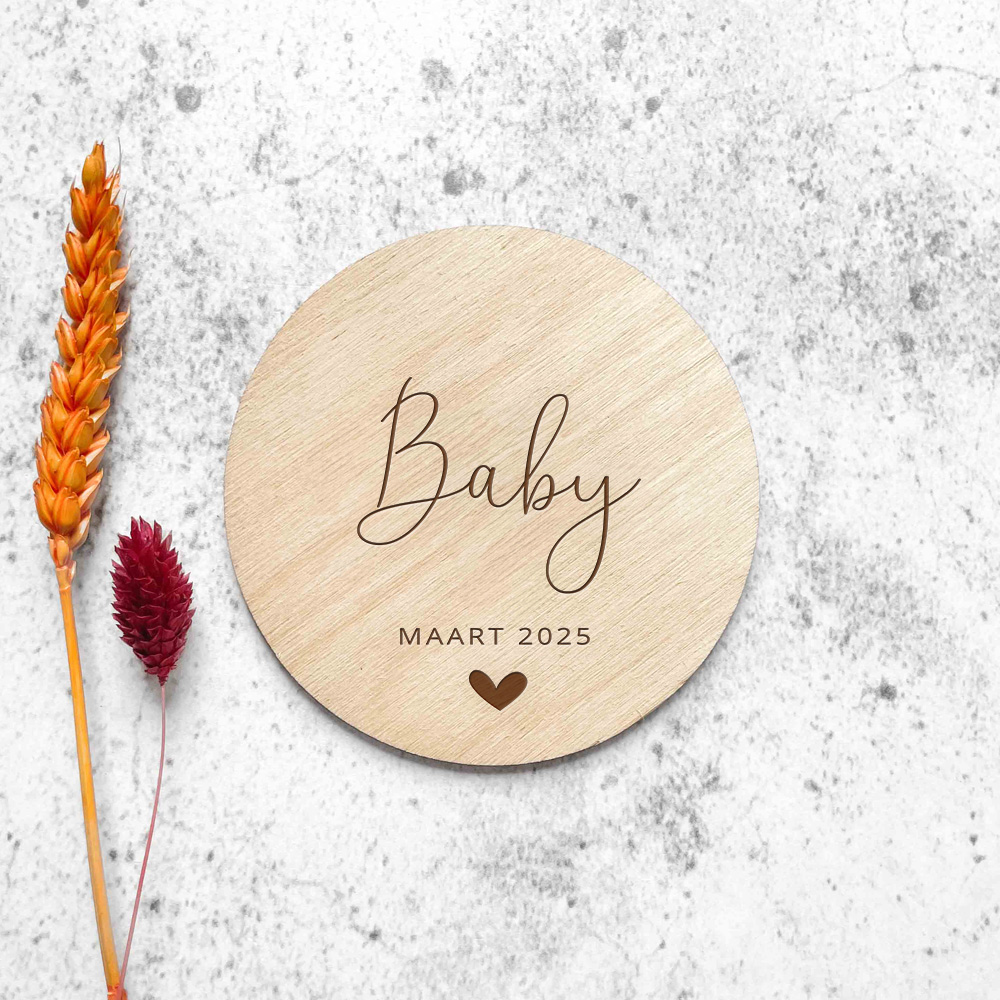 Baby maart 2026 - houten cirkel